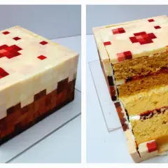 En Minecraft-inspirerad tårta med pixlad design, perfekt för ett Minecraft tårta recept. Den är skuren för att visa lager av saftigt bröd och sylt.
