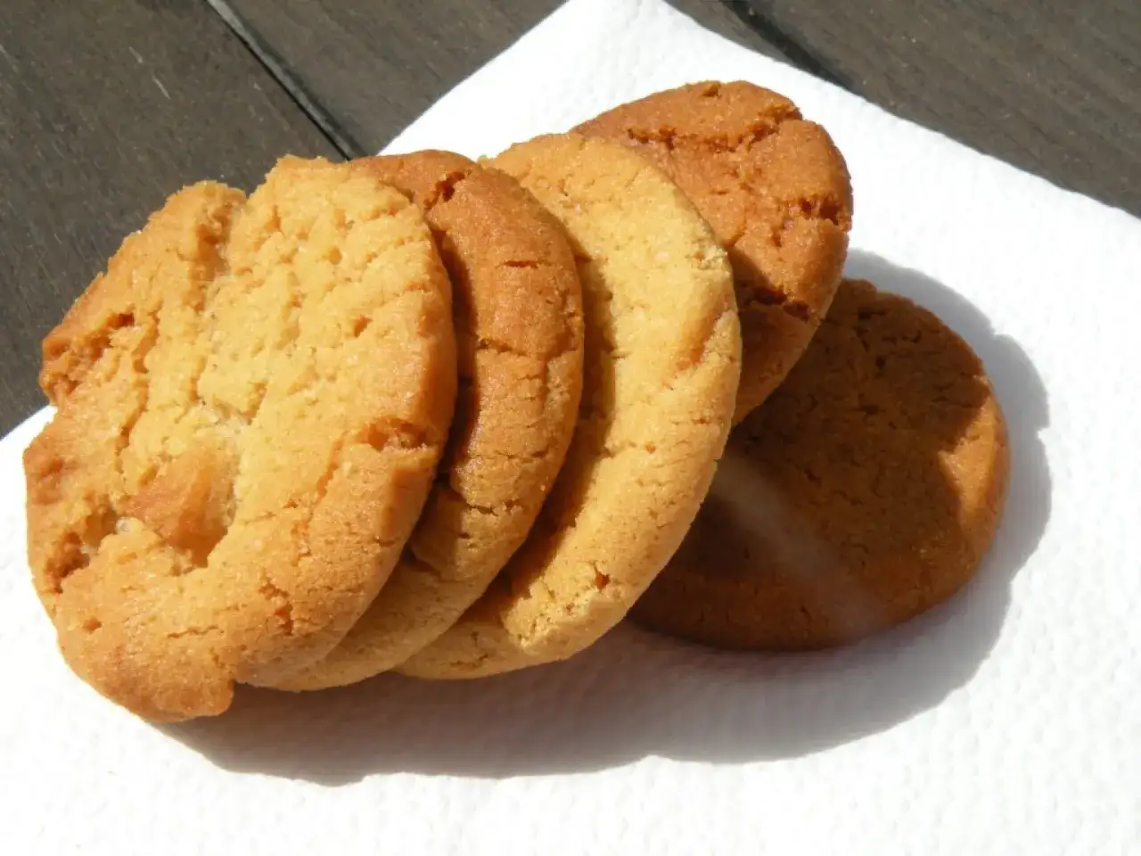 F&auml;rska bondkakor, perfekta f&ouml;r fikat. Ett enkelt bondkakor recept ger dessa gyllene godsaker.